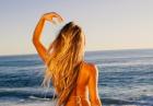 Charlie Riina na plaży w bikini z ''138 Water''
